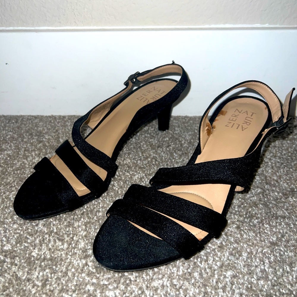Women’s 8.5 Black NATURALIZER Heels!
